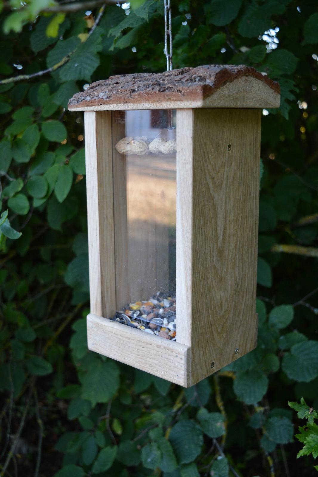 Hanging feeder