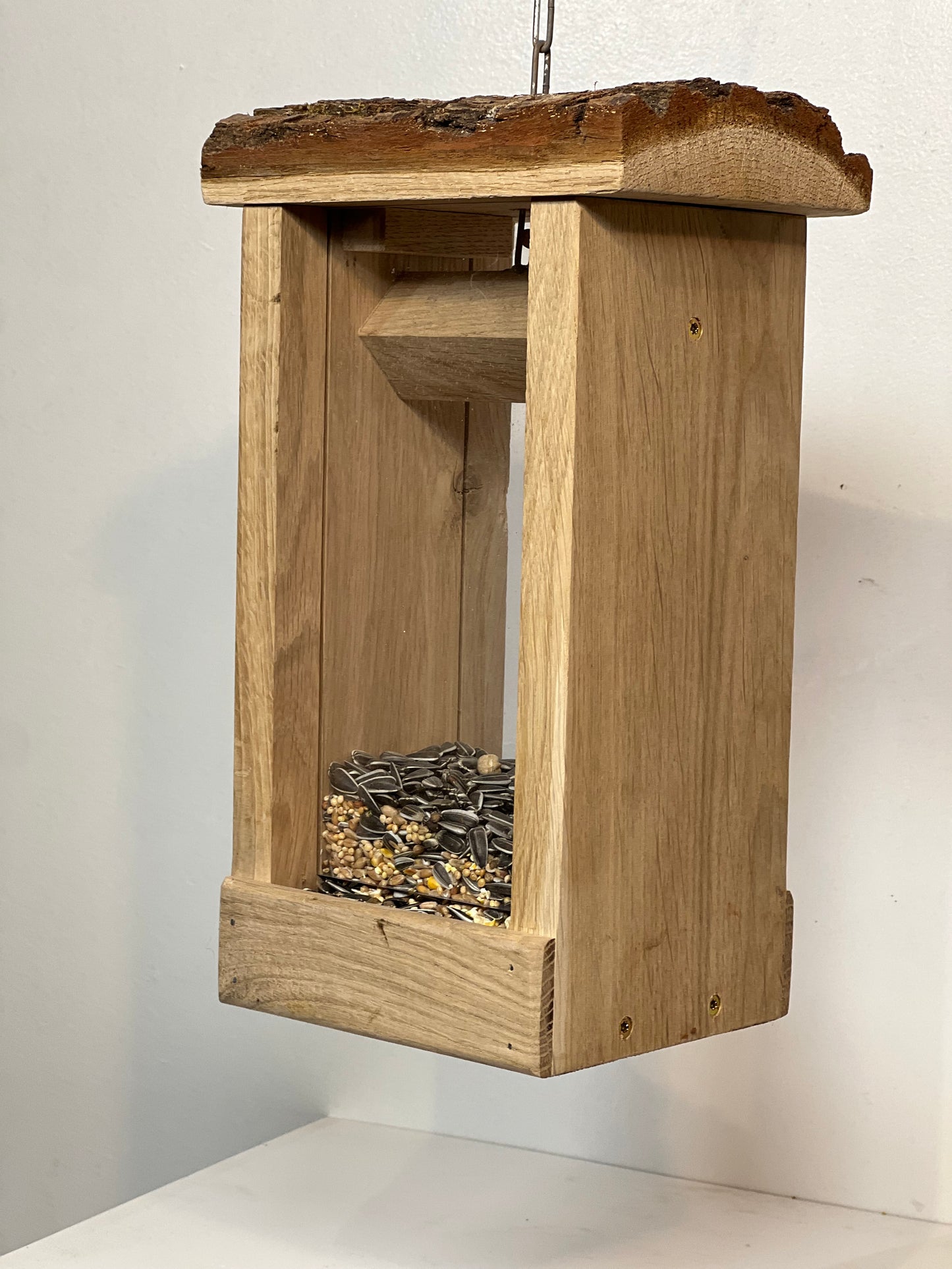 Hanging feeder